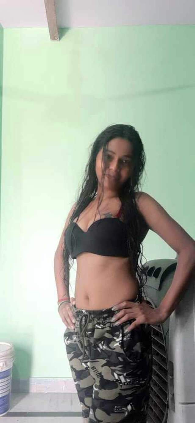 https://www.antarvasnaphotos2.com/wp-content/uploads/2020/12/new-bra-pahan-pose-deti-hot-indian-girl.jpg