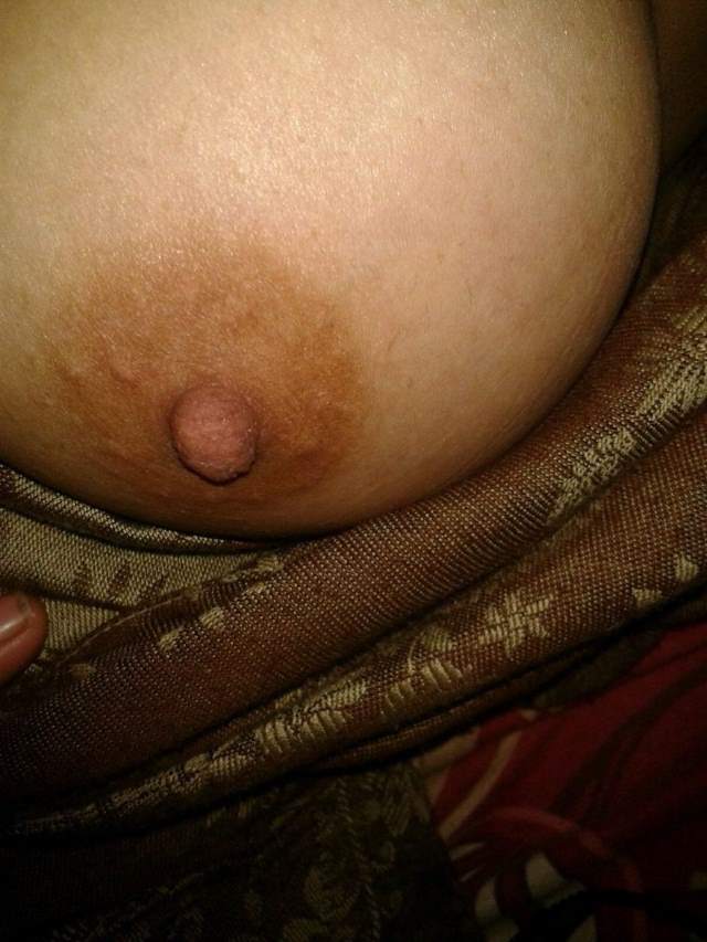 https://www.antarvasnaphotos2.com/wp-content/uploads/2020/12/nude-indian-girls-ki-perky-nipple-pic.jpg