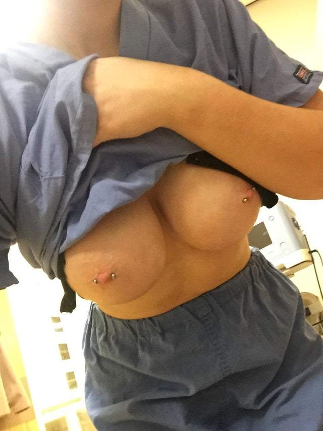 https://www.antarvasnaphotos2.com/wp-content/uploads/2020/12/nurse-aunty-ke-big-indian-boobs-pics.jpg