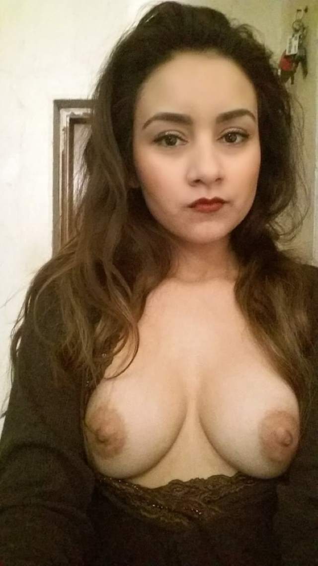 https://www.antarvasnaphotos2.com/wp-content/uploads/2020/12/poonam-ki-sexy-boobs.jpg