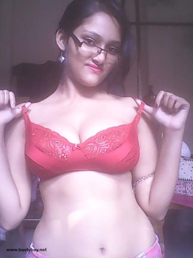 https://www.antarvasnaphotos2.com/wp-content/uploads/2020/12/red-bra-wali-aunty-sex-image-collection.jpg