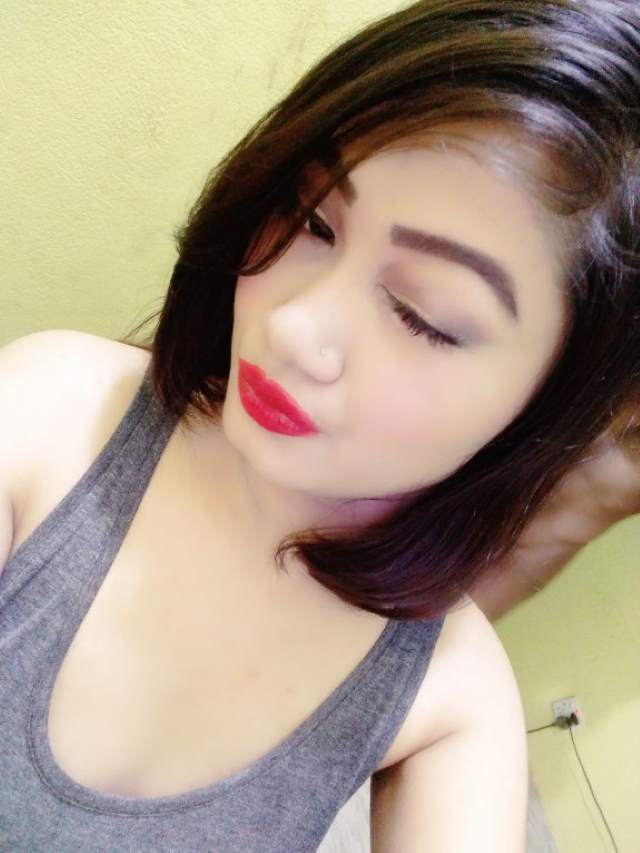 https://www.antarvasnaphotos2.com/wp-content/uploads/2020/12/red-lipstick-laga-cleavage-ki-selfie.jpg