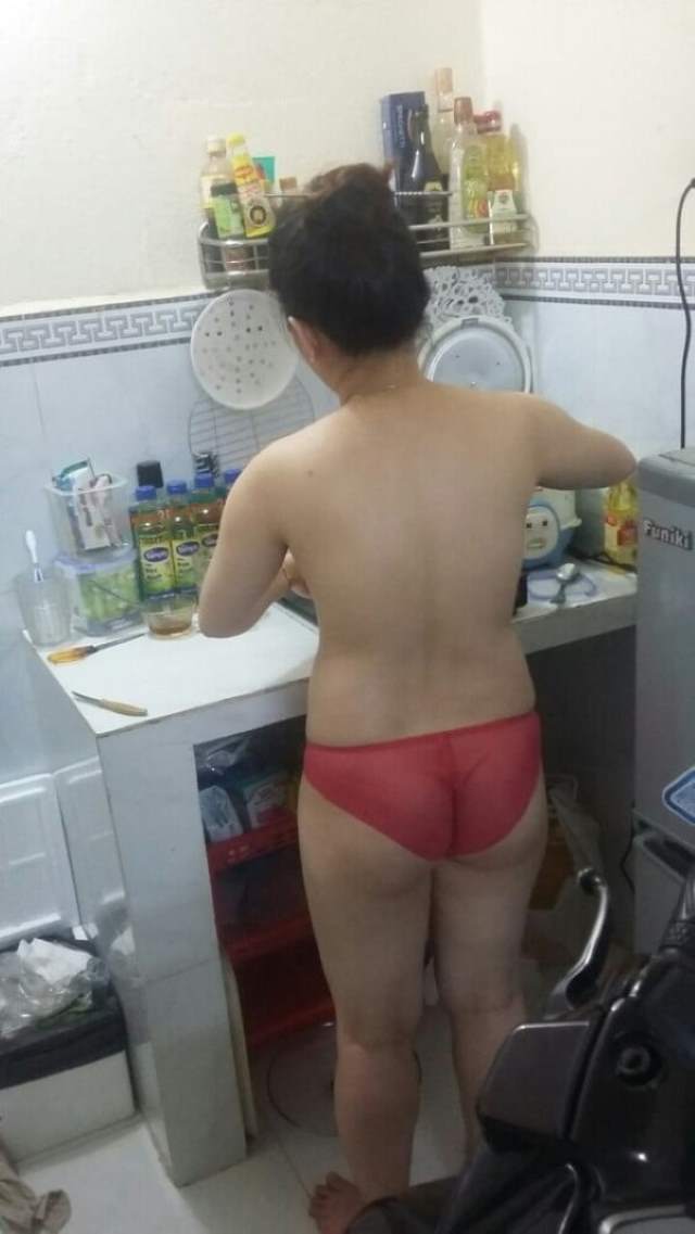 https://www.antarvasnaphotos2.com/wp-content/uploads/2020/12/red-panty-me-sexy-gori-ass-pic.jpg