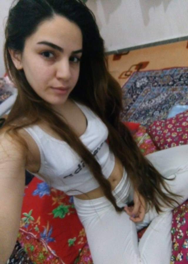 https://www.antarvasnaphotos2.com/wp-content/uploads/2020/12/samina-apne-boyfriend-ko-pic-send-karti.jpg