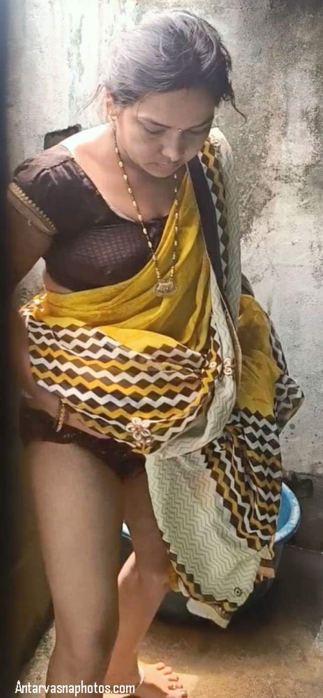 https://www.antarvasnaphotos2.com/wp-content/uploads/2020/12/sexy-bhabhi-ki-panty-pahnte-hue-photo.jpg