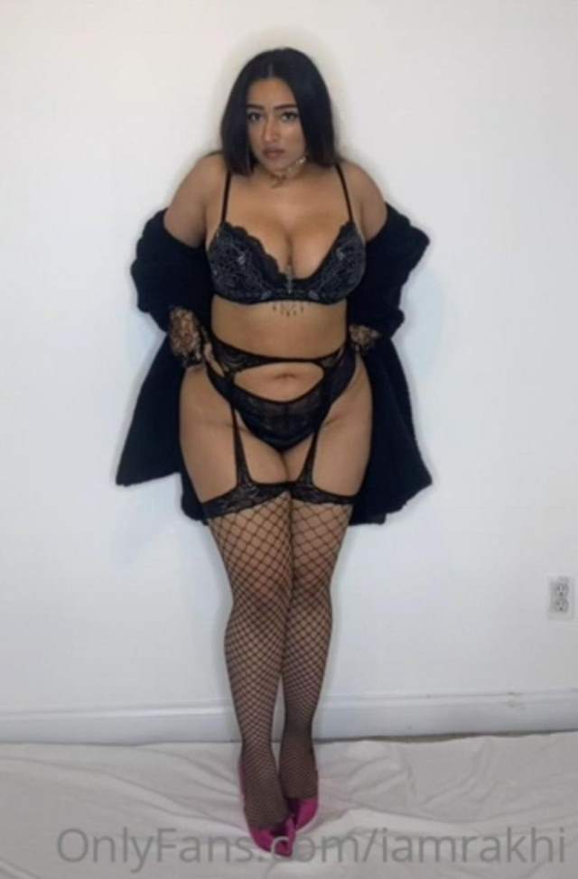 https://www.antarvasnaphotos2.com/wp-content/uploads/2020/12/sexy-rakhi-aunty-hot-lingerie.jpg