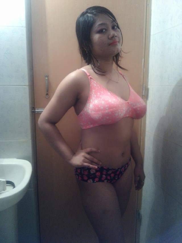 https://www.antarvasnaphotos2.com/wp-content/uploads/2020/12/shower-me-bra-panty-me-parul-ki-free-hindi-sexy-photos.jpg