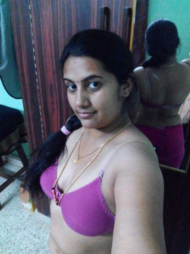 https://www.antarvasnaphotos2.com/wp-content/uploads/2020/12/voilet-bra-me-indian-aunty-ke-perfect-tits.jpg