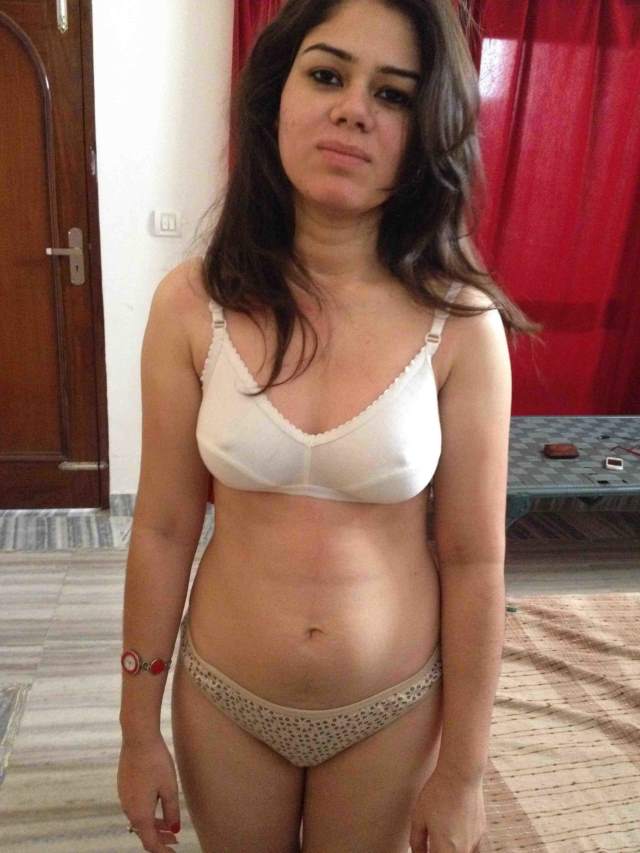 https://www.antarvasnaphotos2.com/wp-content/uploads/2020/12/white-bra-and-panty-me-chudai-se-pahle-kanika.jpg