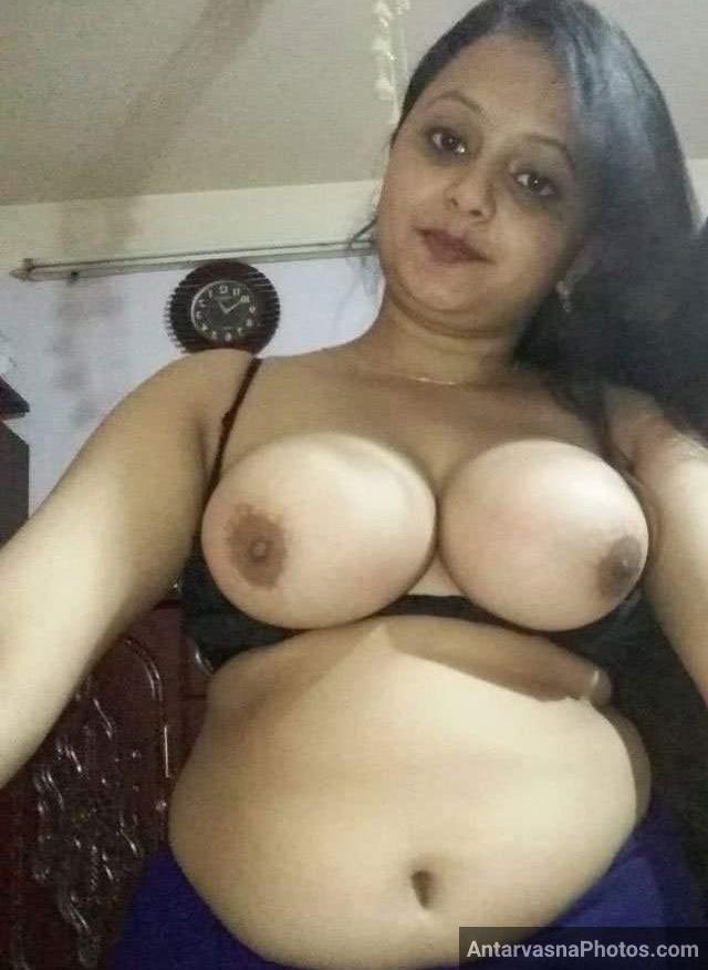 https://www.antarvasnaphotos2.com/wp-content/uploads/2021/01/Big-boobs-Marathi-aunty-Indu-ki-nude-selfie.jpg