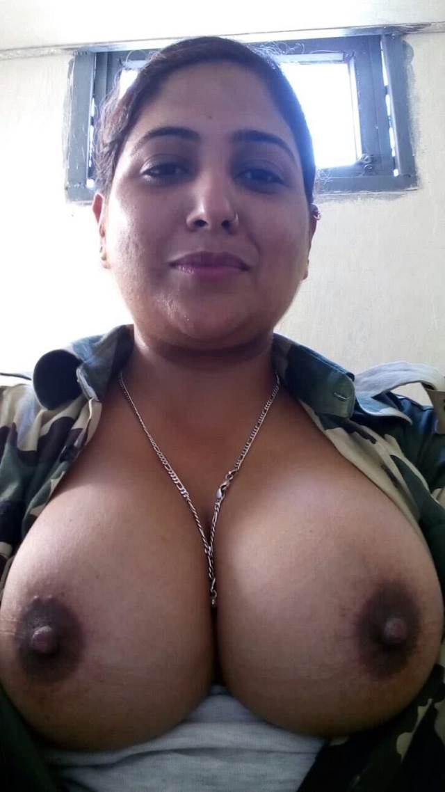 https://www.antarvasnaphotos2.com/wp-content/uploads/2021/01/Desi-Telugu-Bhabhi-Big-Boobs-Nude-Photos.jpg