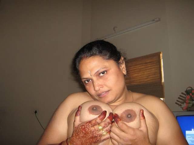 https://www.antarvasnaphotos2.com/wp-content/uploads/2021/01/Indian-Desi-Telugu-Bhabhi-Big-Boobs-Nude-Photos.jpg