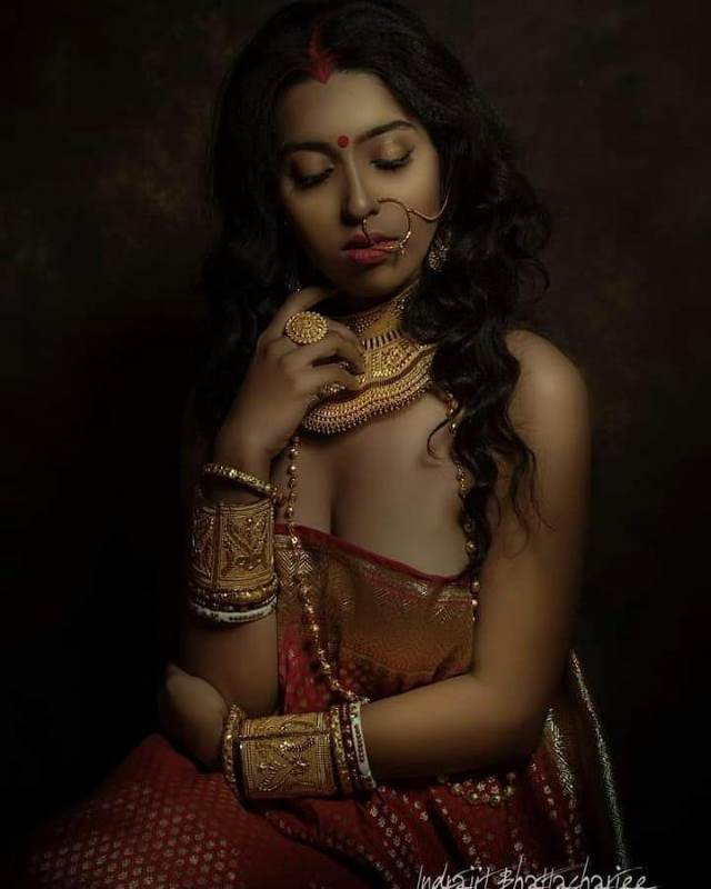 https://www.antarvasnaphotos2.com/wp-content/uploads/2021/01/Saree-me-sexy-model-ki-bollywood-sex-photo.jpg