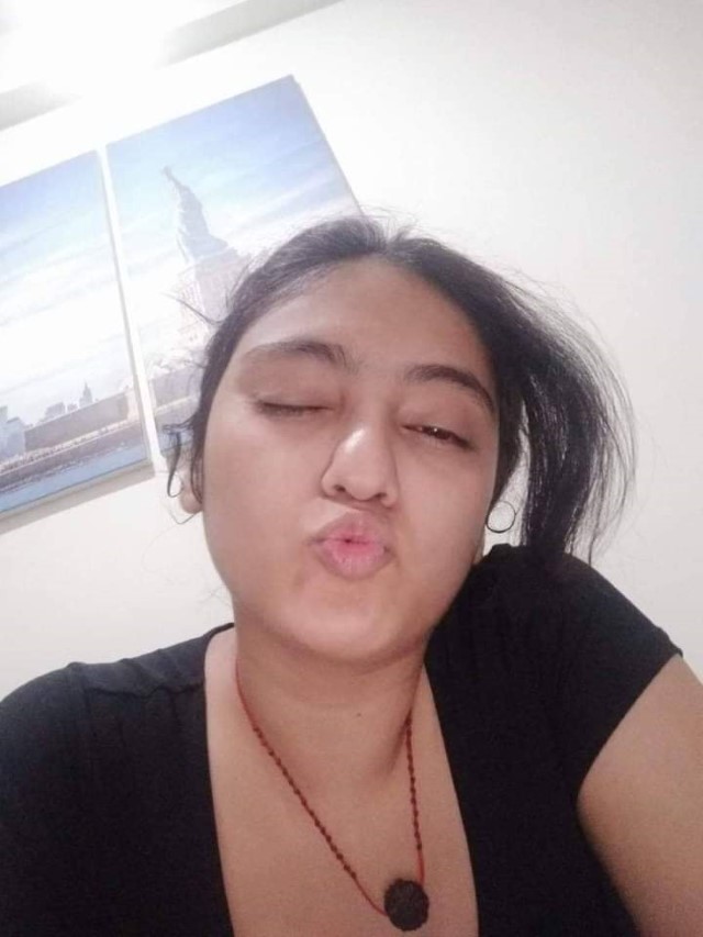 https://www.antarvasnaphotos2.com/wp-content/uploads/2021/01/apne-lover-ko-flying-kiss-deti-hot-girl.jpg