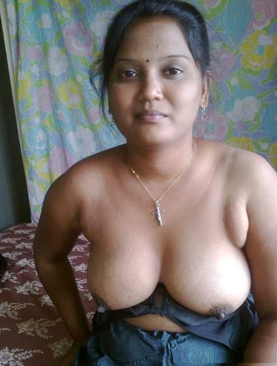 https://www.antarvasnaphotos2.com/wp-content/uploads/2021/01/aunties-Big-Boobs-Indoor.jpg