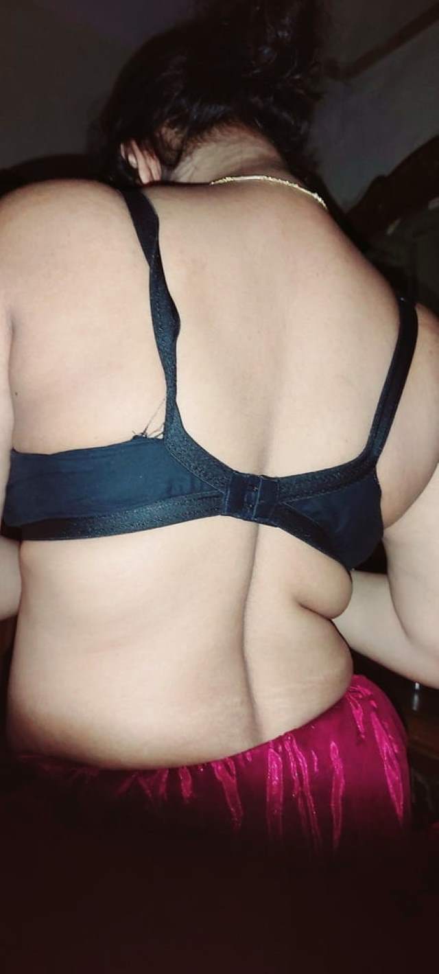 https://www.antarvasnaphotos2.com/wp-content/uploads/2021/01/aunty-ki-sexy-back-dekh-lund-khada-ho-jayega.jpg