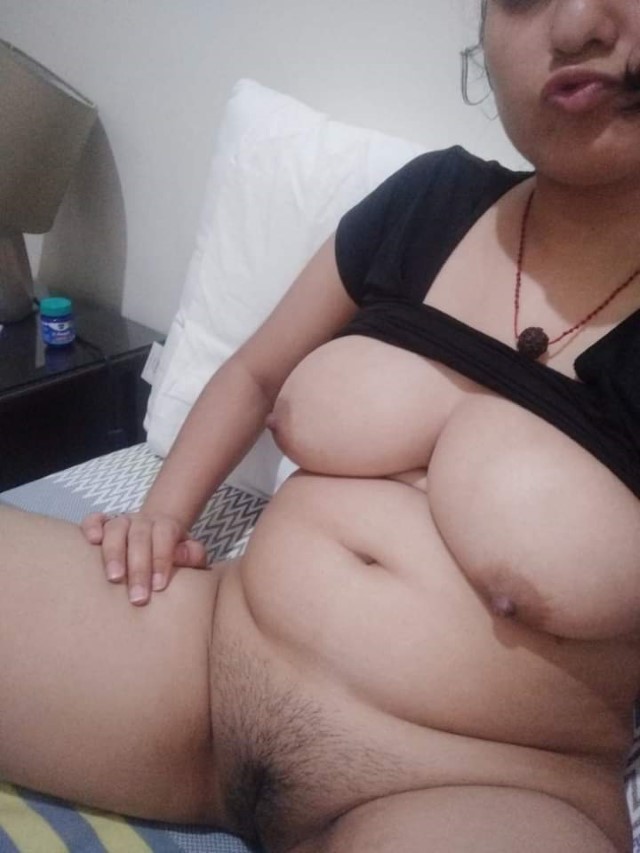 https://www.antarvasnaphotos2.com/wp-content/uploads/2021/01/bade-boobs-wali-muskan-ki-chut-ke-desi-sexy-photos.jpg