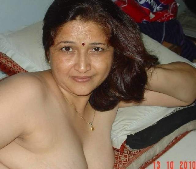 https://www.antarvasnaphotos2.com/wp-content/uploads/2021/01/bed-me-nude-indian-bhabhi.jpg