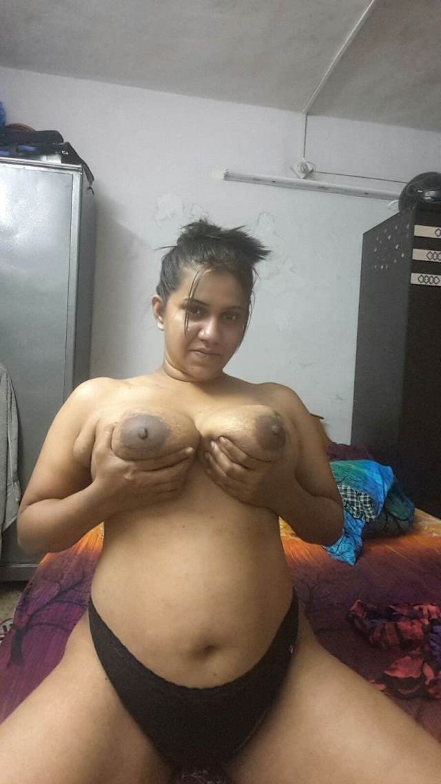 https://www.antarvasnaphotos2.com/wp-content/uploads/2021/01/black-panty-pahan-boobs-chusne-deti-desi-aunty-nude-photos.jpg