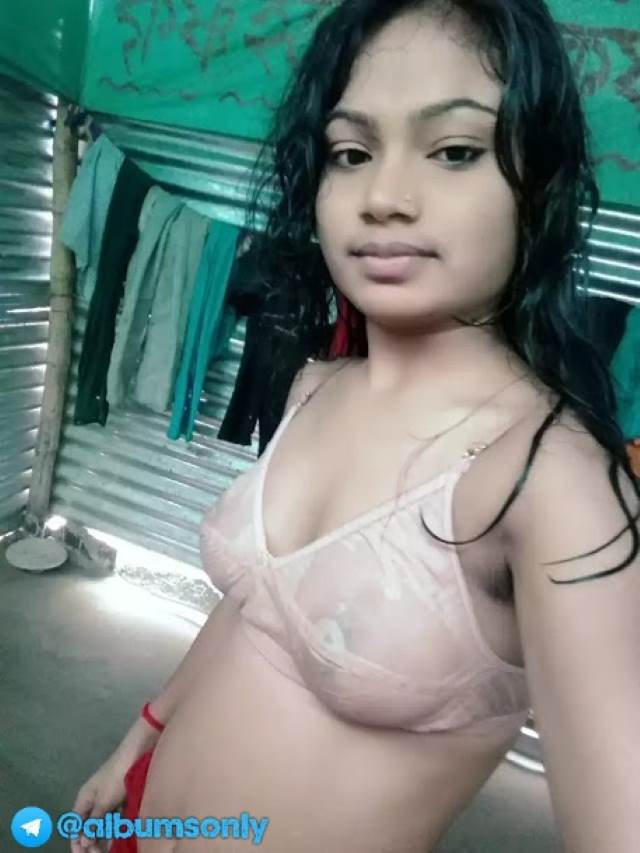 https://www.antarvasnaphotos2.com/wp-content/uploads/2021/01/bra-pahan-lover-ko-boob-dikhati-babe.jpeg