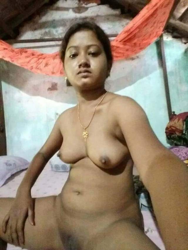 https://www.antarvasnaphotos2.com/wp-content/uploads/2021/01/chut-dikhati-indian-girls-ki-desi-porn-pics.jpg