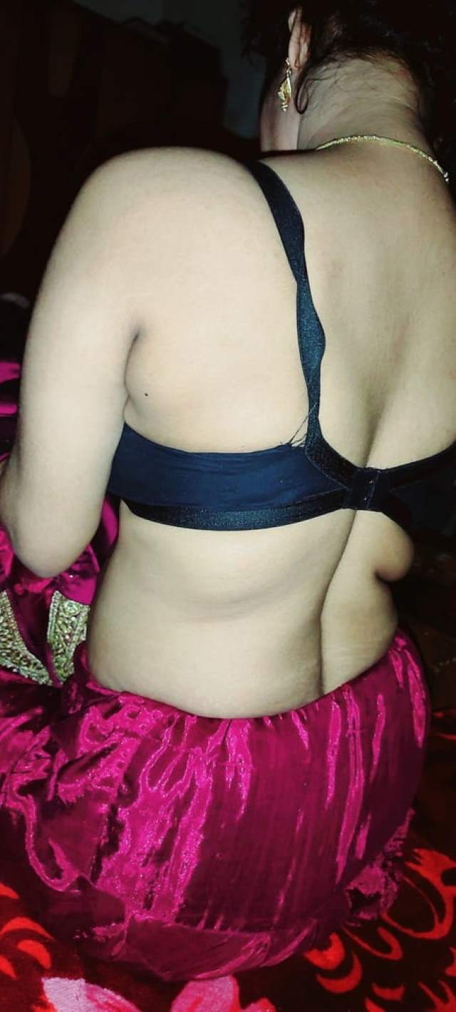 https://www.antarvasnaphotos2.com/wp-content/uploads/2021/01/hot-aunty-ki-marathi-sex-photos-me-sexy-back-pic.jpg