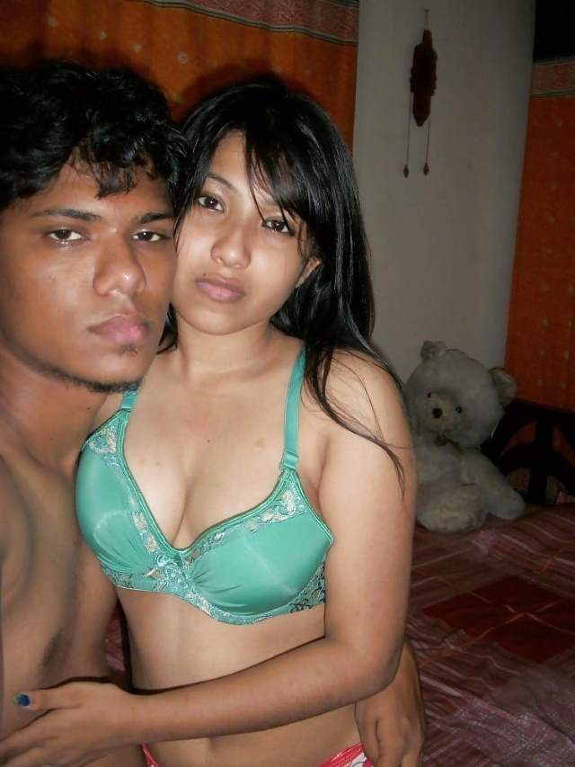 https://www.antarvasnaphotos2.com/wp-content/uploads/2021/01/hot-desi-girl-bra-me-apne-chodu-yar-ke-sath.jpg