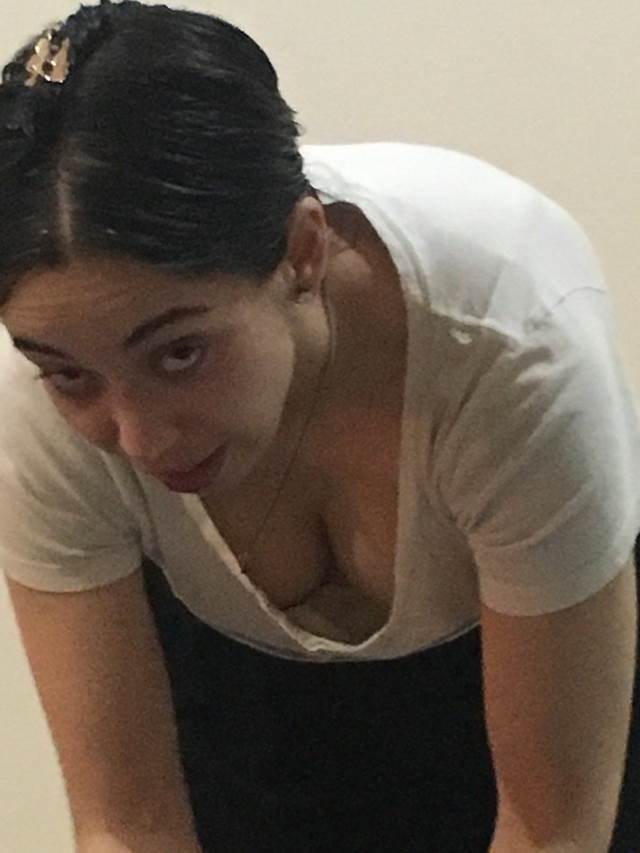 https://www.antarvasnaphotos2.com/wp-content/uploads/2021/01/jhukte-hi-aunty-ki-sexy-cleavage-dikhi-pic-me.jpg