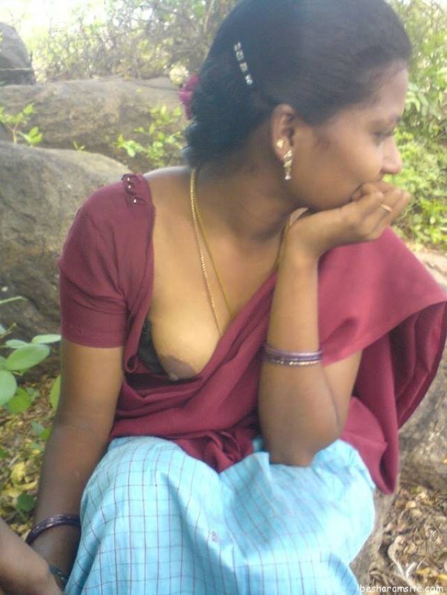 https://www.antarvasnaphotos2.com/wp-content/uploads/2021/01/jungle-me-mangle-karti-hot-aunty.jpg