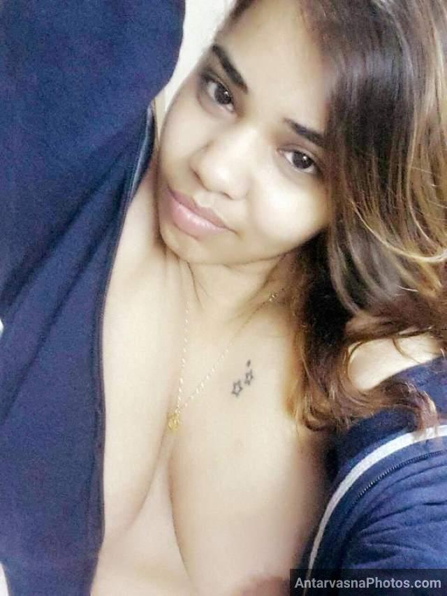 https://www.antarvasnaphotos2.com/wp-content/uploads/2021/01/lover-ko-tadpati-aunty-cleavage-dikha-rahi-hai.jpg