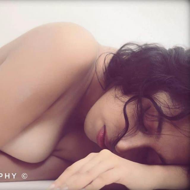 https://www.antarvasnaphotos2.com/wp-content/uploads/2021/01/nude-arunima-ki-sexy-sleeping-beauty-pose-me-pic.jpg