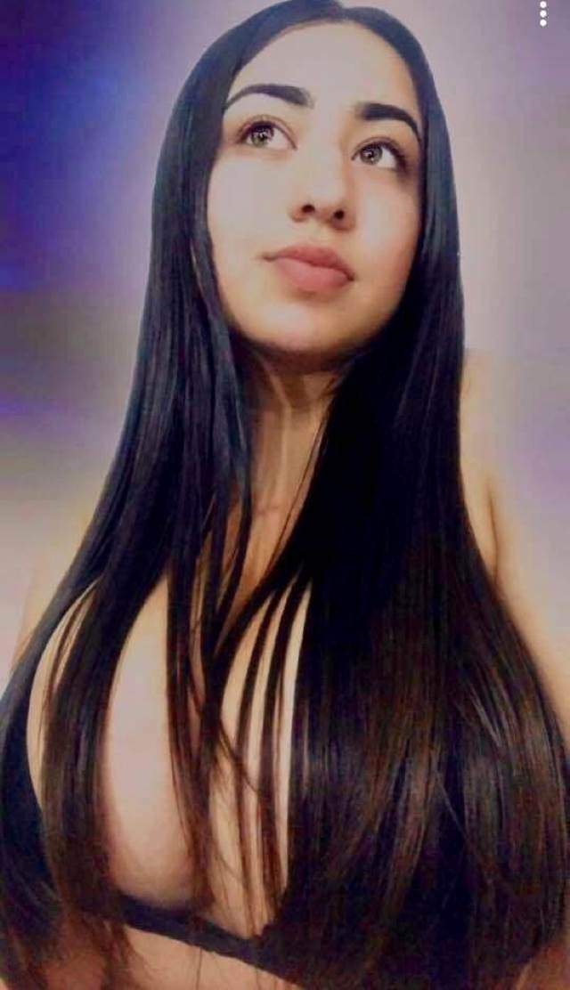 https://www.antarvasnaphotos2.com/wp-content/uploads/2021/01/nude-girl-hairs-se-apni-boobs-ko-cover-karti-hui.jpg