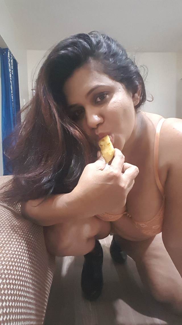 https://www.antarvasnaphotos2.com/wp-content/uploads/2021/01/nude-ho-fans-ke-liye-masti-bhari-pose.jpg