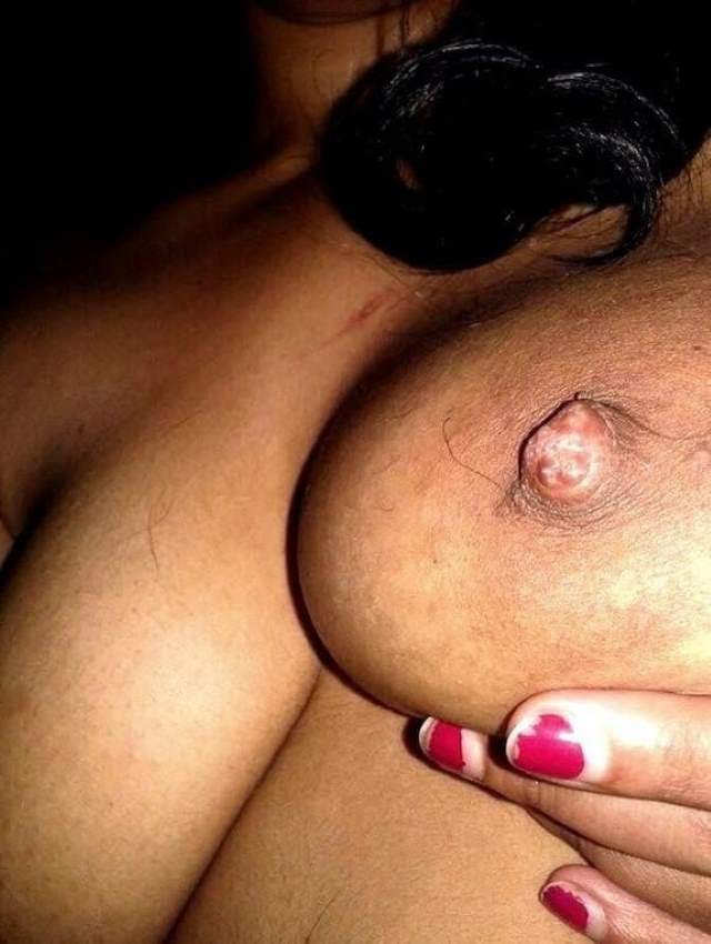 https://www.antarvasnaphotos2.com/wp-content/uploads/2021/01/perky-nipple-wali-indian-aunty-sex-photos.jpg