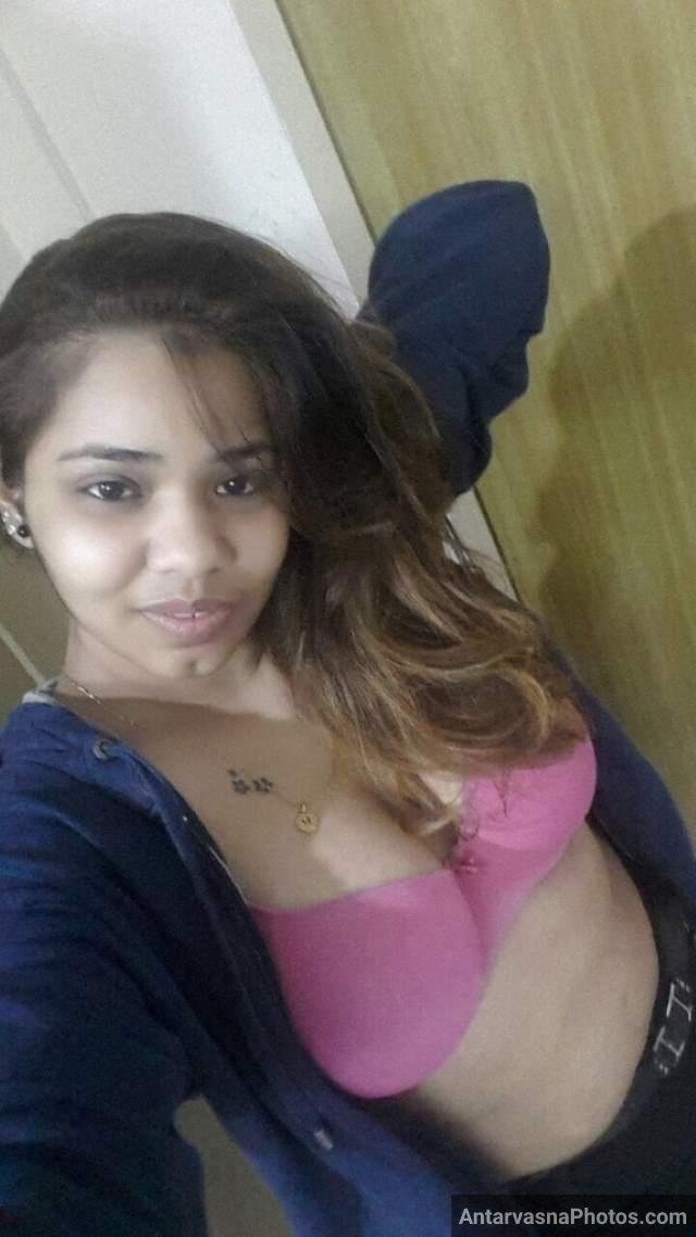 https://www.antarvasnaphotos2.com/wp-content/uploads/2021/01/pink-bra-me-apne-big-boobies-ki-selfie-leti-bitch.jpg