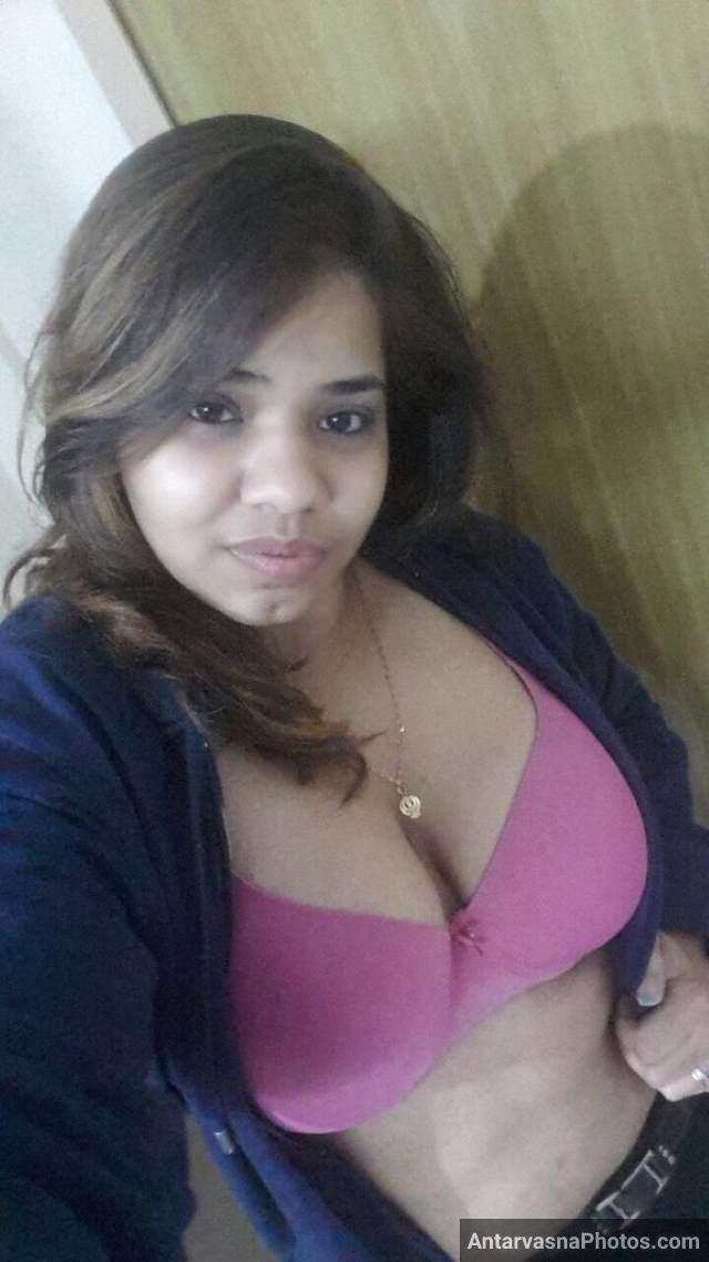 https://www.antarvasnaphotos2.com/wp-content/uploads/2021/01/pink-bra-me-hot-rupasi-aunty-ki-pic.jpg