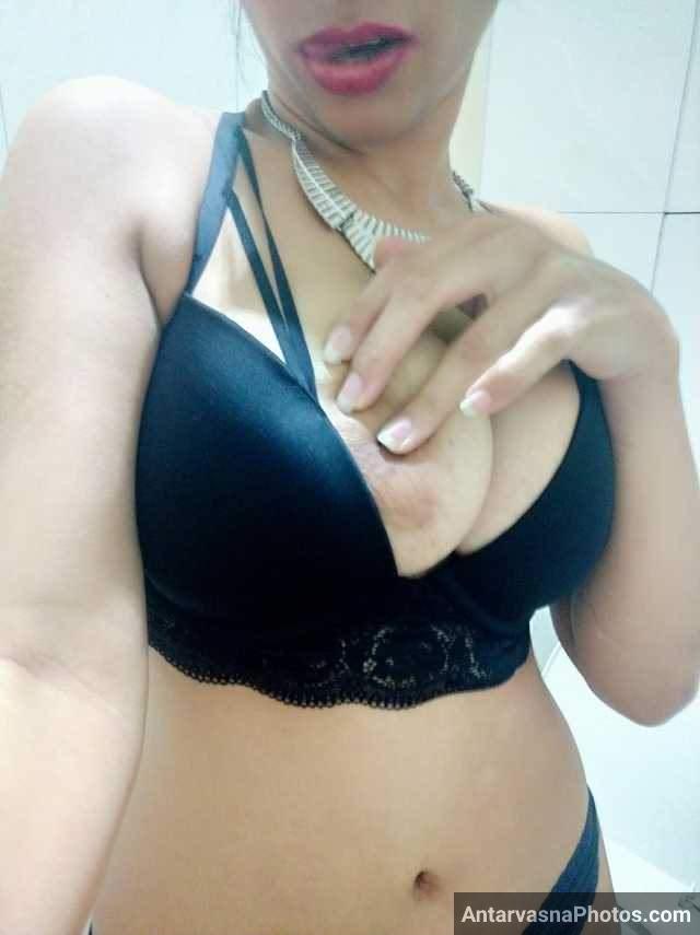 https://www.antarvasnaphotos2.com/wp-content/uploads/2021/01/sexy-bhabhi-erotic-pose-me-boob-nikalti-hai.jpg