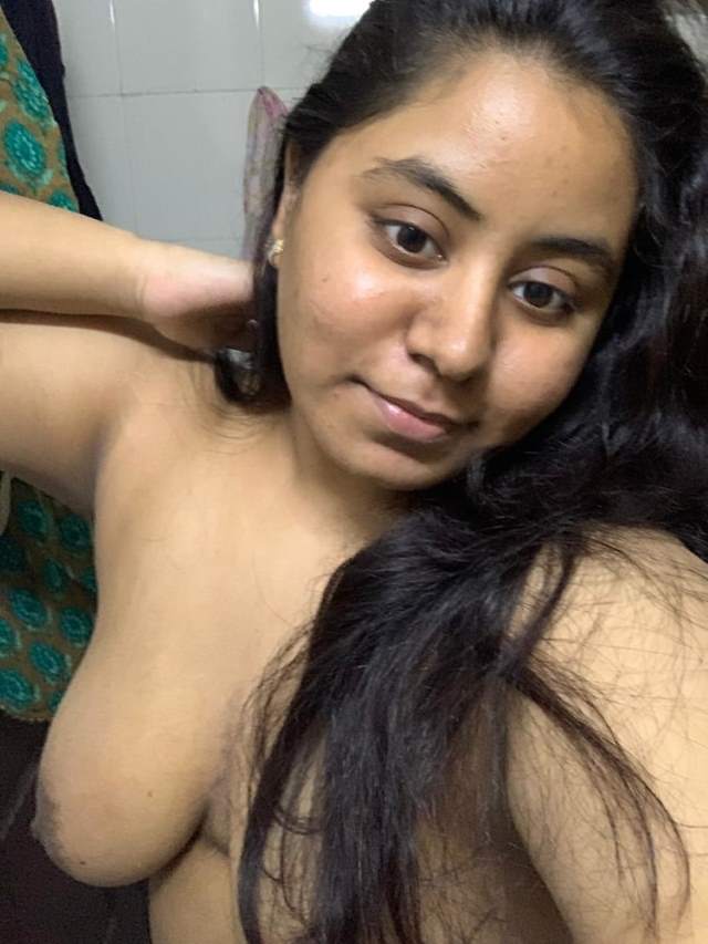 https://www.antarvasnaphotos2.com/wp-content/uploads/2021/01/sexy-bhabhi-ki-hot-nude-boob-pic.jpg