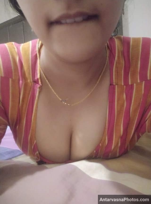 https://www.antarvasnaphotos2.com/wp-content/uploads/2021/01/sexy-cleavage-of-desi-hot-girl.jpg