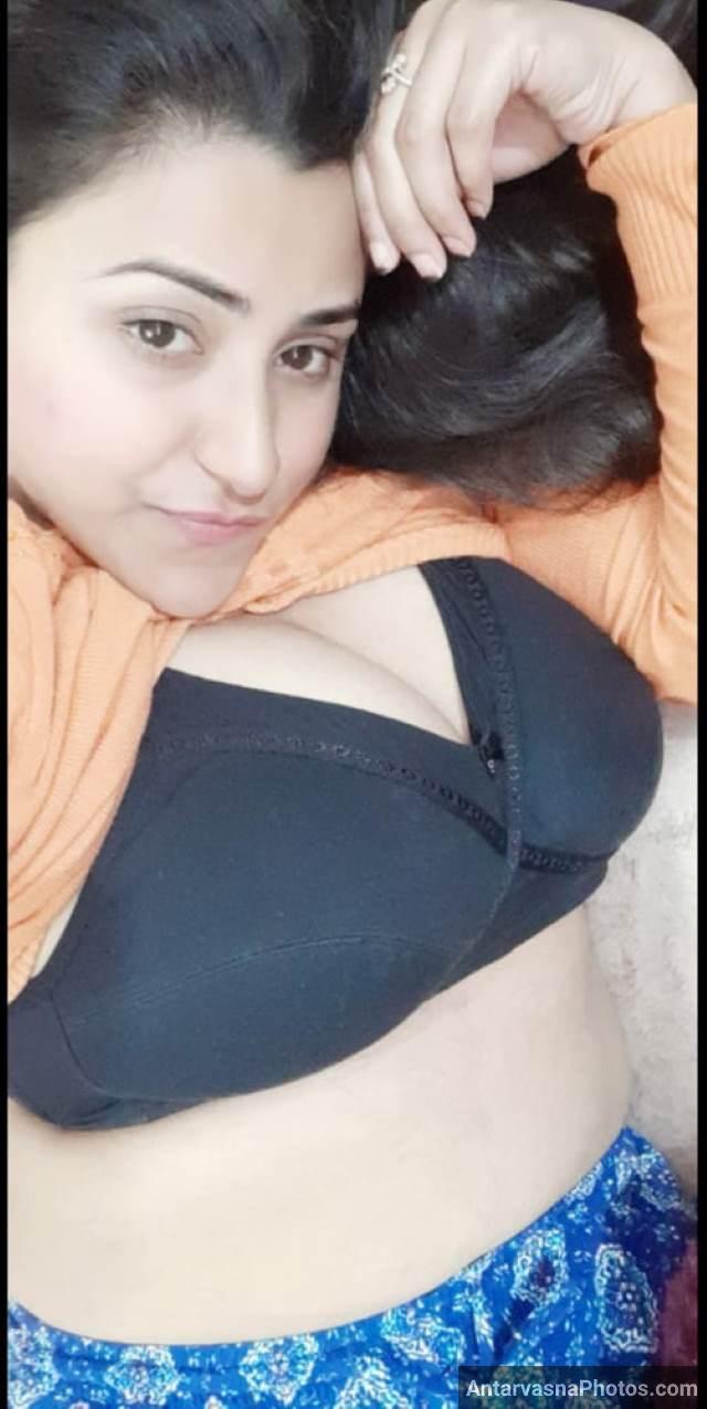 https://www.antarvasnaphotos2.com/wp-content/uploads/2021/02/Big-indian-boobs-photos-ke-black-bra-me-selfie.jpg