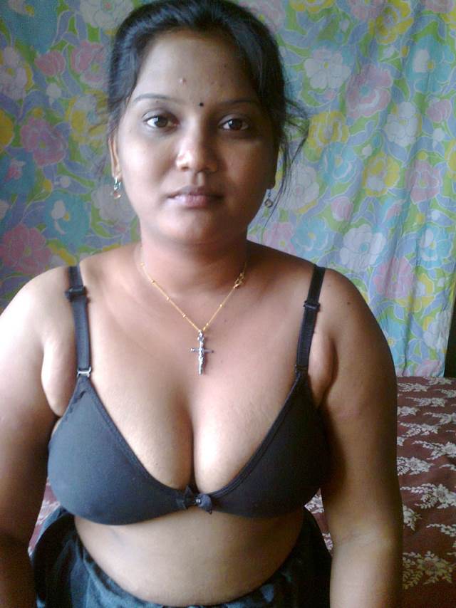 https://www.antarvasnaphotos2.com/wp-content/uploads/2021/02/Desi-village-bengali-bhabhi-nude-photos.jpg