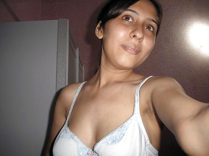 https://www.antarvasnaphotos2.com/wp-content/uploads/2021/02/Hot-desi-girl-ki-nighty-me-Photos.jpg