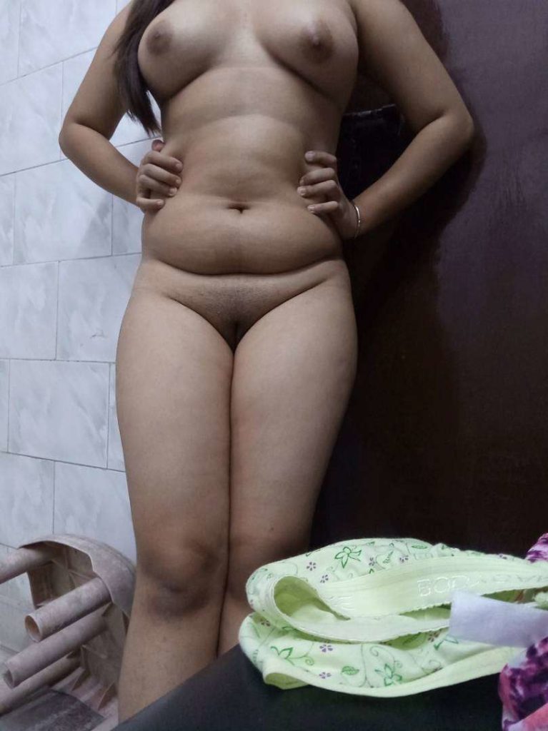 https://www.antarvasnaphotos2.com/wp-content/uploads/2021/02/Nude-indian-girls-firm-boobs-and-tight-pussy-pics.jpg