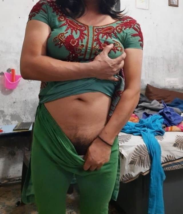 https://www.antarvasnaphotos2.com/wp-content/uploads/2021/02/bangladeshi-bhabhi-showing-hairy-pussy-photos.jpg