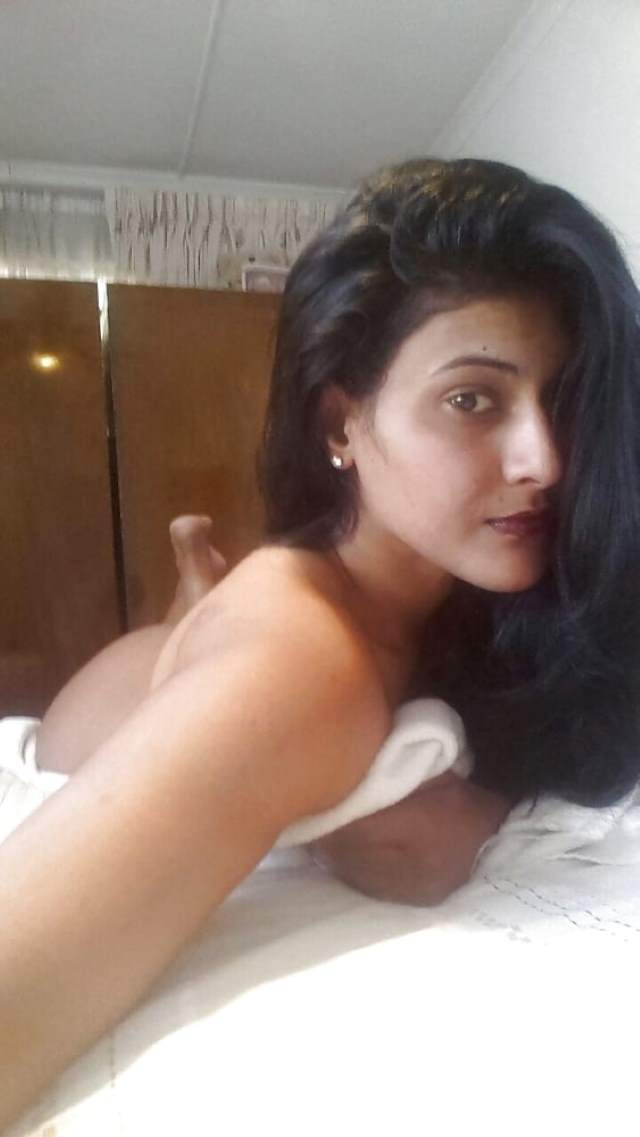 https://www.antarvasnaphotos2.com/wp-content/uploads/2021/02/bed-me-Hot-desi-girl-ke-nude-xxx-porn-images-Antarvasna-photos.jpg