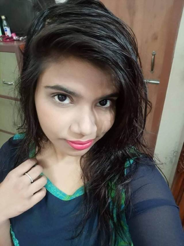 https://www.antarvasnaphotos2.com/wp-content/uploads/2021/02/bheege-balon-me-selfie-leti-sexy-girl.jpeg