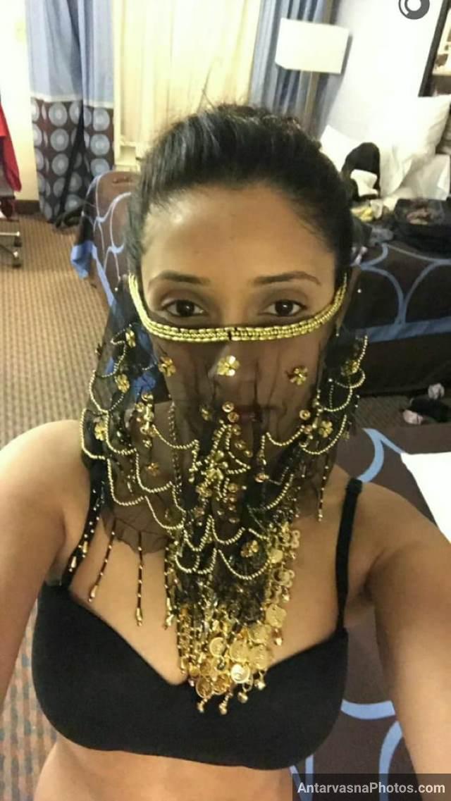 https://www.antarvasnaphotos2.com/wp-content/uploads/2021/02/black-bra-me-burka-laga-hot-selfie-li-salma-ne.jpg