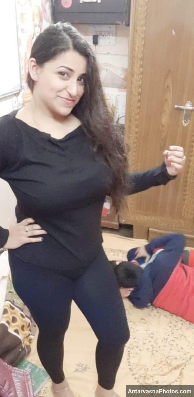 https://www.antarvasnaphotos2.com/wp-content/uploads/2021/02/black-dress-me-apne-curvy-figure-ko-dikhati-girl.jpg