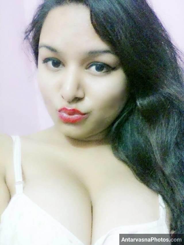 https://www.antarvasnaphotos2.com/wp-content/uploads/2021/02/bra-pahan-lover-ko-kiss-karti-sexy-babe-ki-pic.jpg