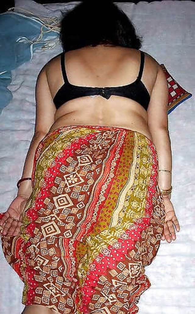 https://www.antarvasnaphotos2.com/wp-content/uploads/2021/02/chudai-ke-liye-taiyar-sexy-indian-bhabhi-bed-me.jpg